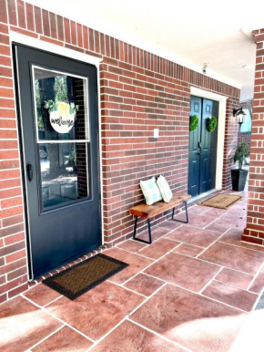 Relaxing Two-Bedroom Apartment or Studio on 13 Beautiful Wooded Acres In A Quiet Neighborhood